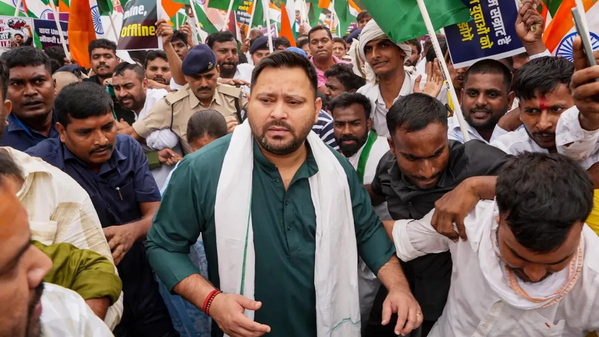 Bihar: Water cannon used as RJD leaders march to Raj Bhavan; Tejashwi, Misa detained