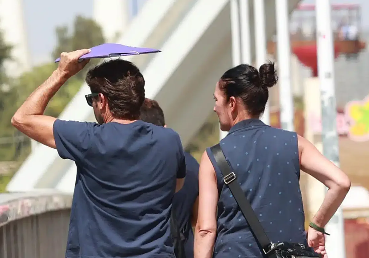 El verano en Sevilla se resiste: Aemet vuelve a activar los avisos y detecta temperaturas «por encima de lo normal»
