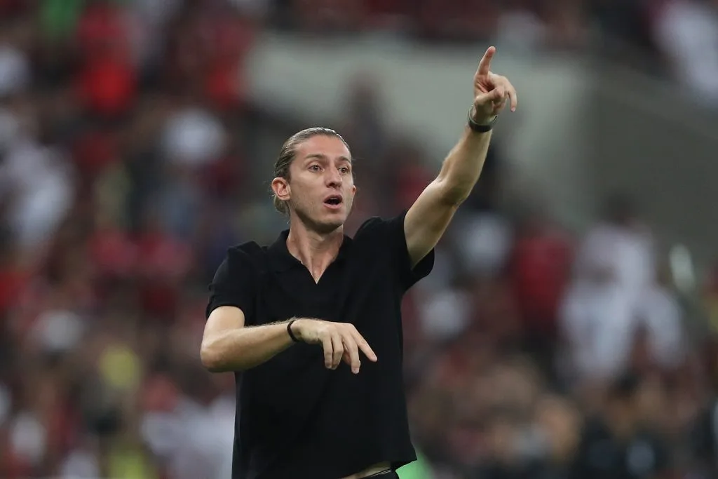 Filipe Luís comenta escalação ofensiva e lamenta empate