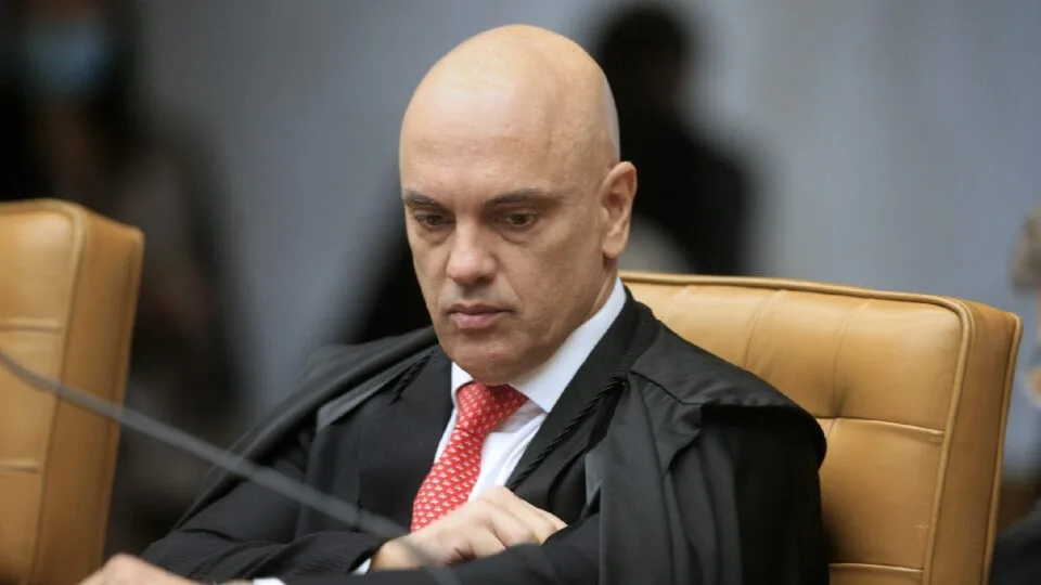 Escritório de esposa de Moraes confirma voos em jatinho ligado a Vorcaro após vídeo