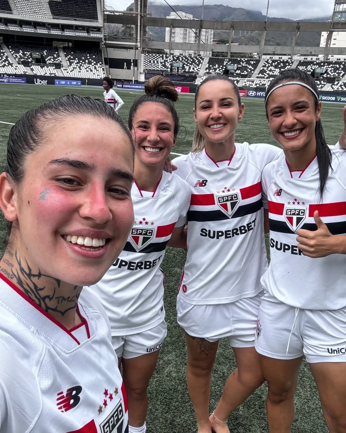 São Paulo goleia e cola na ponta do Brasileirão feminino; Palmeiras vence e Santos é eliminado