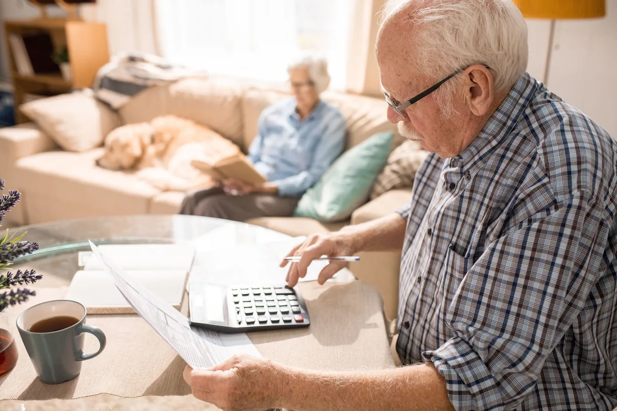 Budget 2027 : en pleine crise des lycées, les députés rétablissent 2,2 milliards de cadeaux fiscaux pour les seniors
