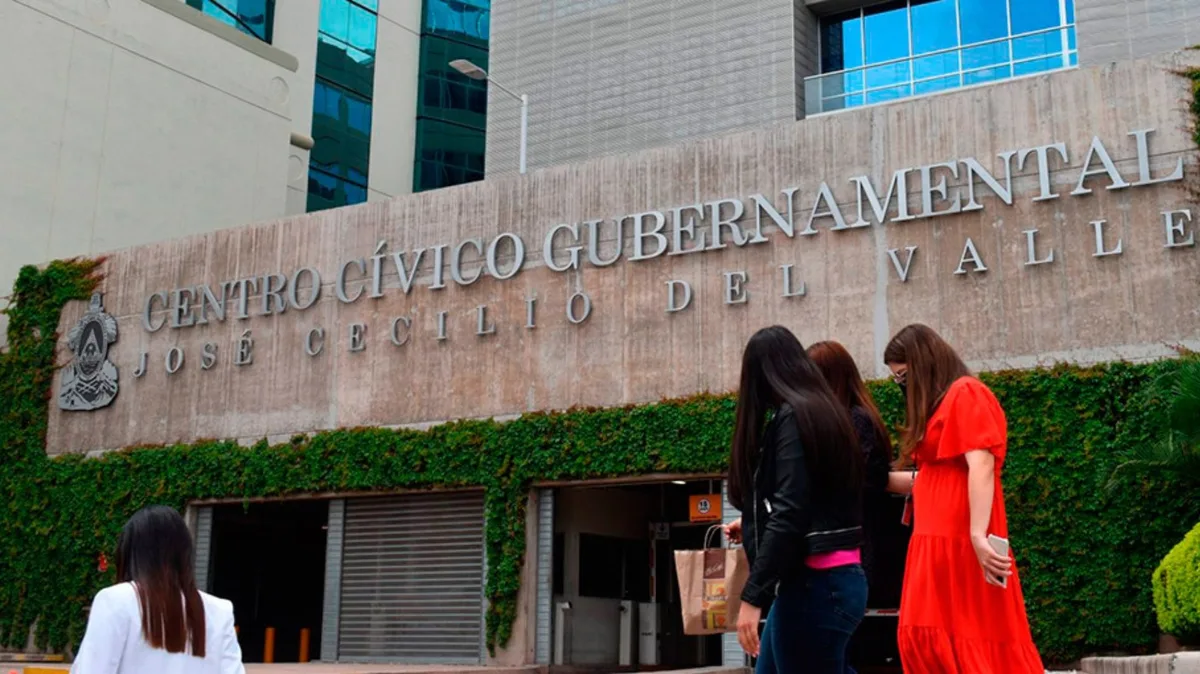 Tensión salarial de los empleados públicos crece en Honduras y pone a prueba el margen financiero del Gobierno