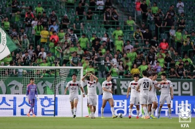 ‘김하준 승부차기 실축’ 디펜딩 챔피언 전북현대, 코리아컵 16강에서 무너졌다…K3 당진에 충격패