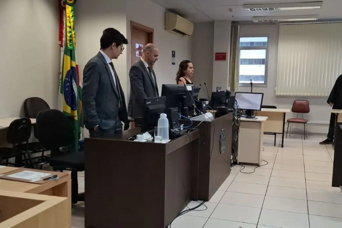 DJ é condenado por tentativa de feminicídio após invadir casa de ex agredi-la brutalmente