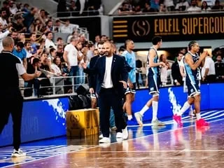 Un maillot et une photo émotion : l’hommage des frères Parker à leur père, Tony Parker Sr, décédé il y a moins d’un an
