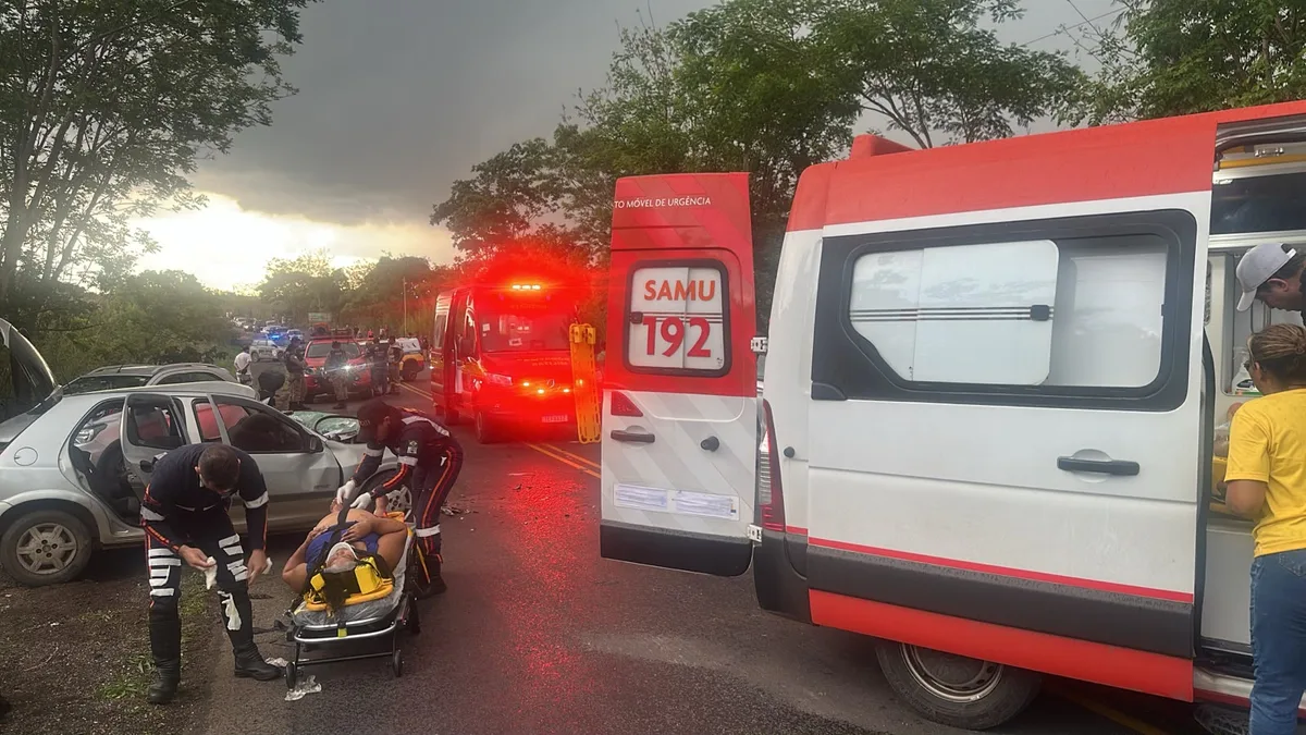 Homem de 57 anos morre após colisão frontal de carros na Grande BH