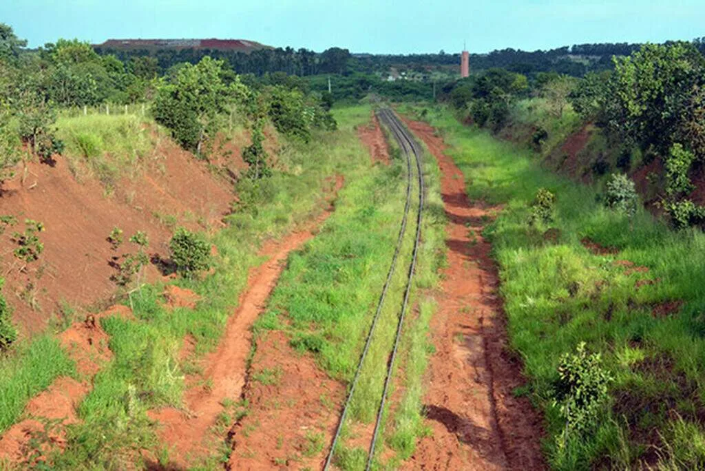 Ação pede bloqueio de R$ 3,6 bilhões da Rumo por abandono da Malha Oeste