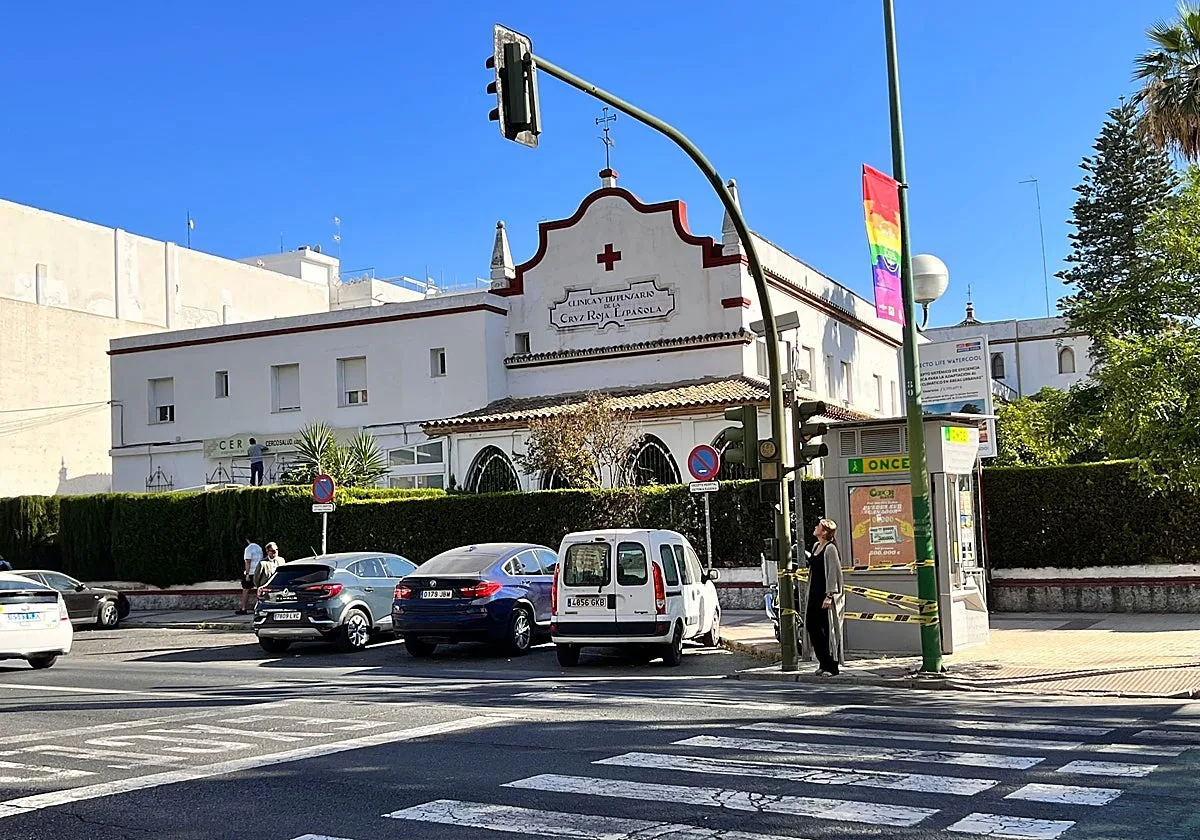 Cuatro heridos, uno de ellos grave, en un accidente entre dos motos y un turismo en la Ronda de Capuchinos