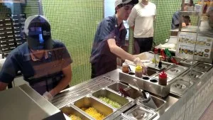 Sem salão e com menos custos: “cozinhas invisíveis” crescem com boom do delivery