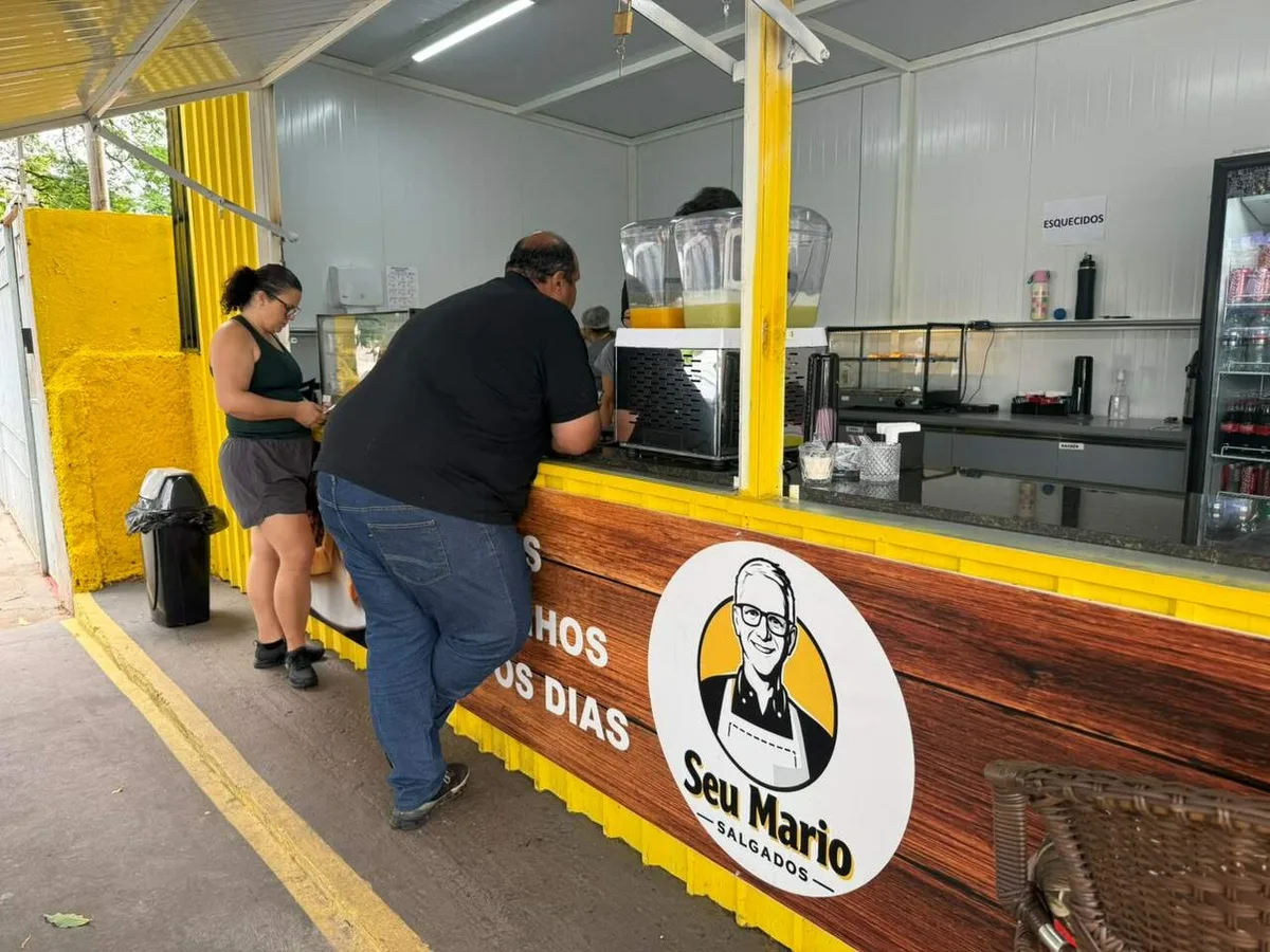 Amizade em loja de colchões vira lanchonete e conquista a vizinhança