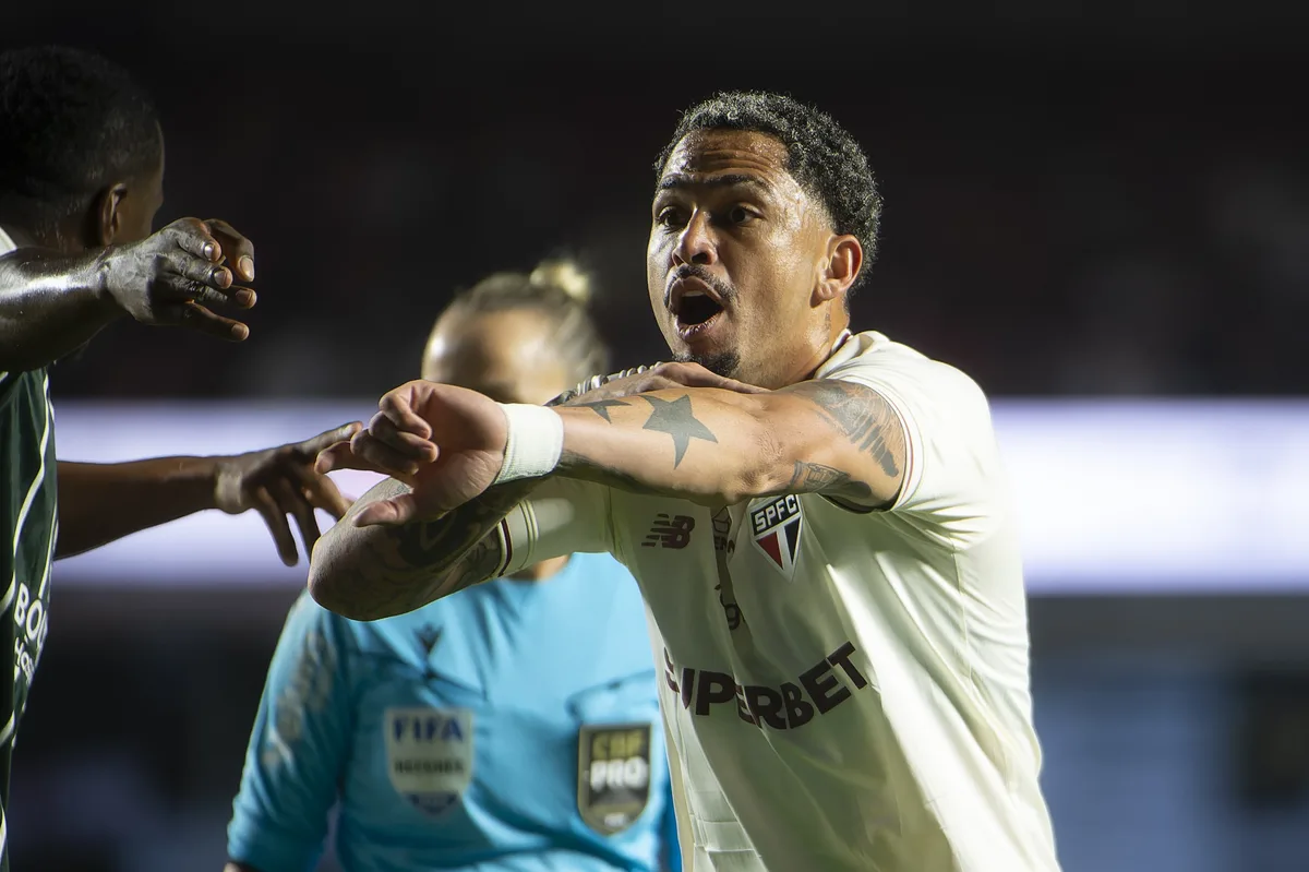 Torcida vaia o São Paulo depois de empate em casa com o Coritiba; veja