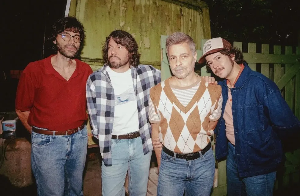 Maglore amplia sua mistura de Rock e MPB com referências oitentistas no novo disco “Fluxo Natural”