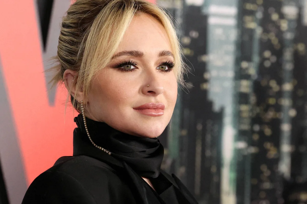 Diretor disse que 'algo não ia bem' com Hayden Panettiere antes da morte da atriz