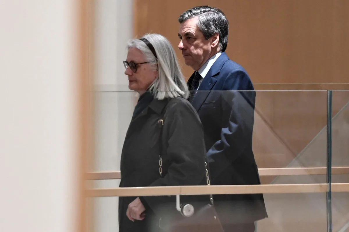 Penelopegate : François Fillon suspendu de la Légion d’honneur un an après sa condamnation
