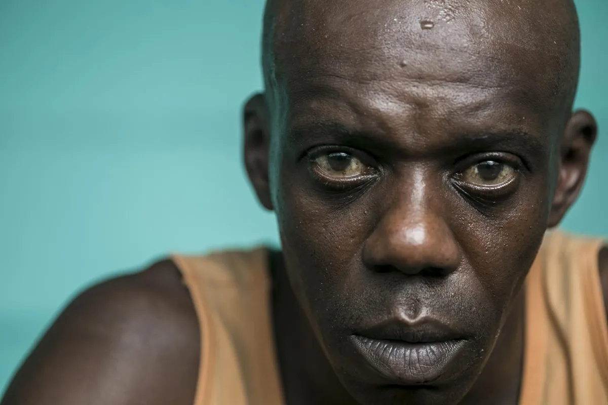 Ex-Bahia vive nas ruas e luta contra vício em crack aos 49 anos