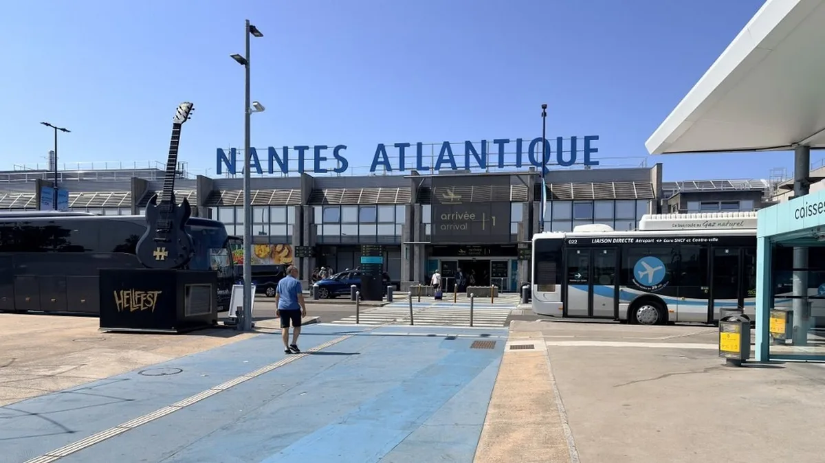 Accusé d'agressions sexuelles sur une jeune femme qui avait fait un malaise, un passager d'un avion interpellé et placé en détention provisoire à Nantes