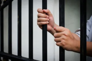 Juiz não deve decretar prisão preventiva de ofício e sem pedido do MP