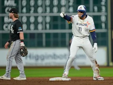 Velázquez hits 2-run homer and Smith adds 2-run double as Astros surge past White Sox, 6-3