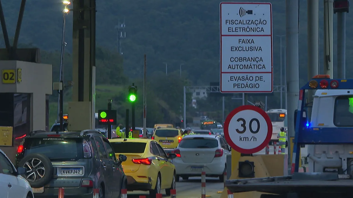 Mais de 100 carros por hora tentam passar por pedágio da Linha Amarela sem pagar, diz concessionária