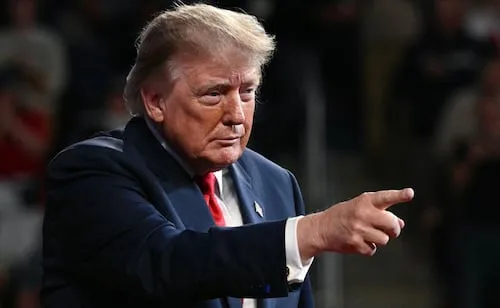 Trump sugiere rebautizar el Atlántico o el Pacífico como "océano Trump"; estos son los cambios que ha hecho