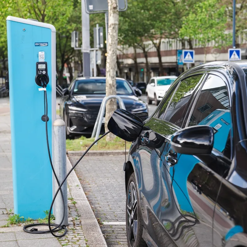 Actualité : Avec 29 % du marché européen en août 2026, la voiture électrique n’a jamais été aussi proche de détrôner les modèles essence