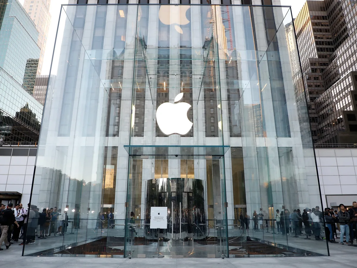 Apple Store pioneer Ron Johnson on the iPhone Duo, working with Steve Jobs, and leading with kindness