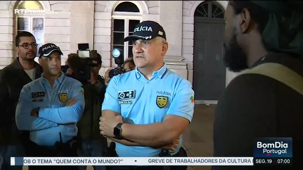PSP apelou em Lisboa a que manifestantes desmontassem as tendas