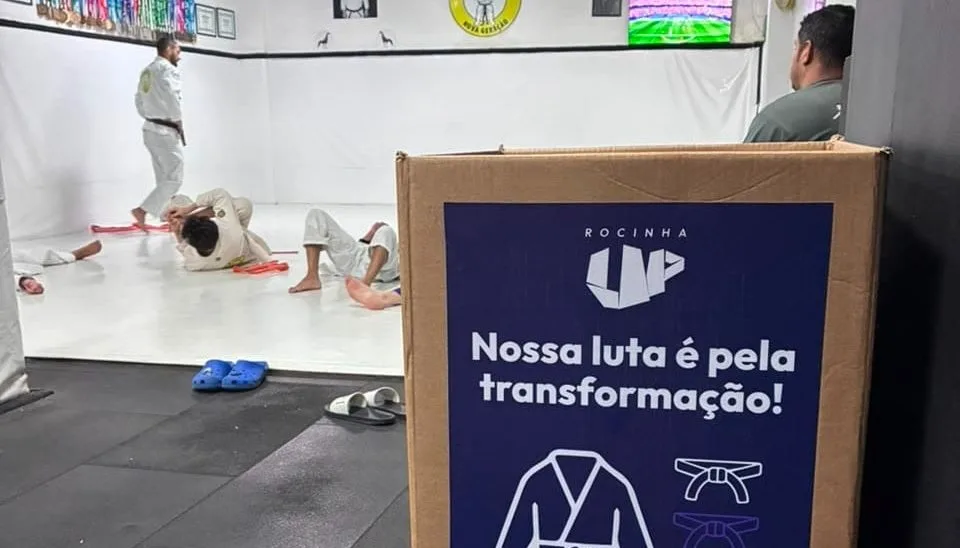 Rocinha UP: projeto transforma kimonos de jiu-jítsu em moda circular em comunidade do RJ