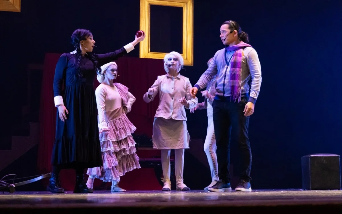 ‘A Família do Assombro’: musical inspirado na Família Addams volta ao Teatro Amazonas em setembro