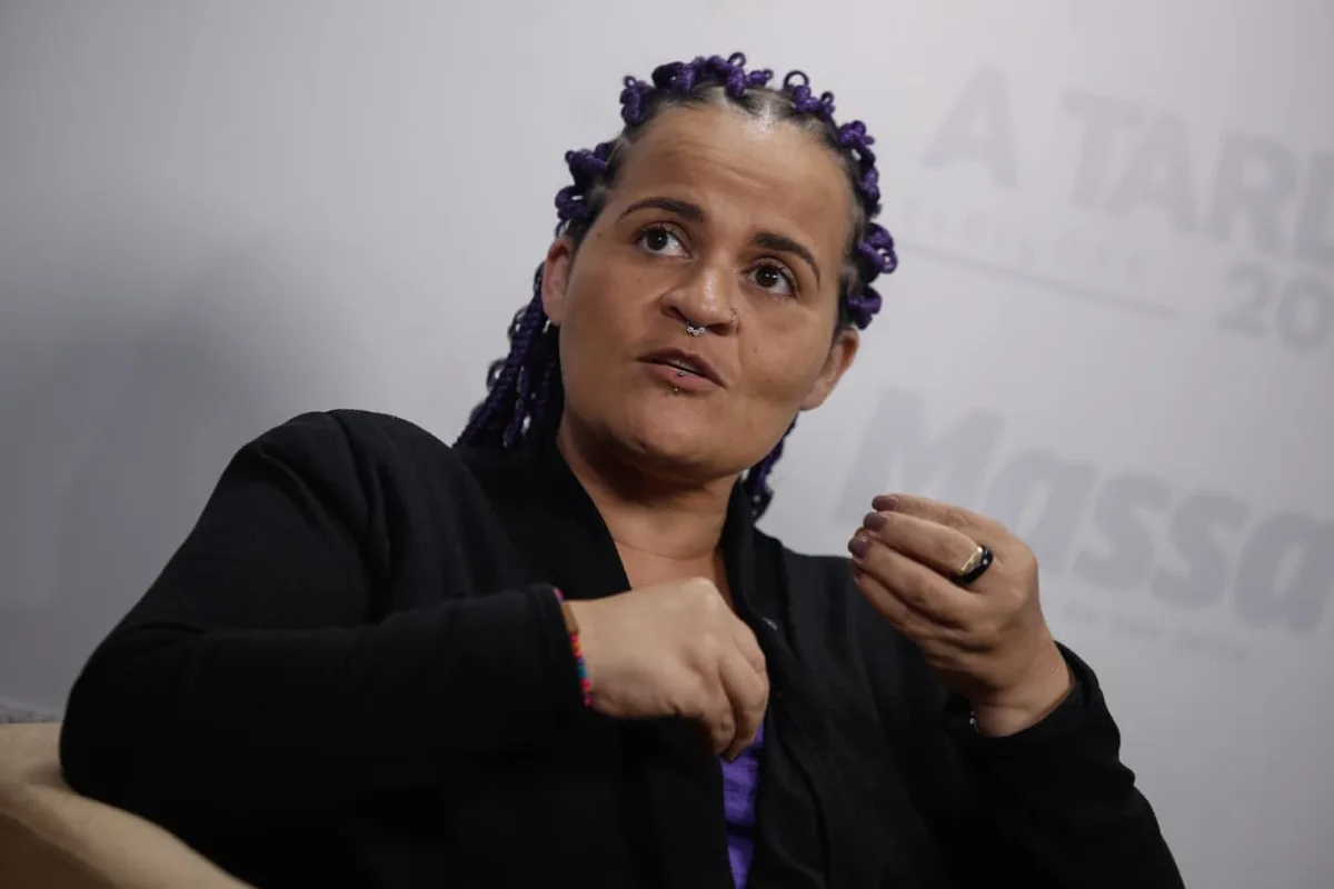 Delliana Ricelli defende fim da escala 6x1: "É perversa"