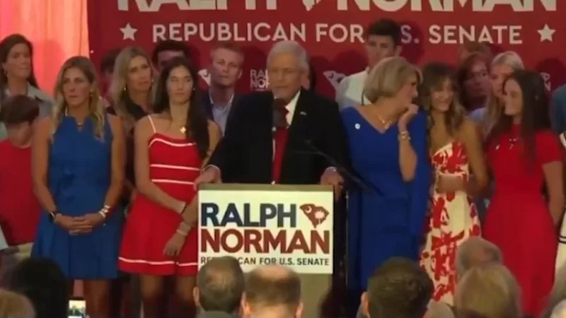 Donald Trump jeered by Republican die-hards