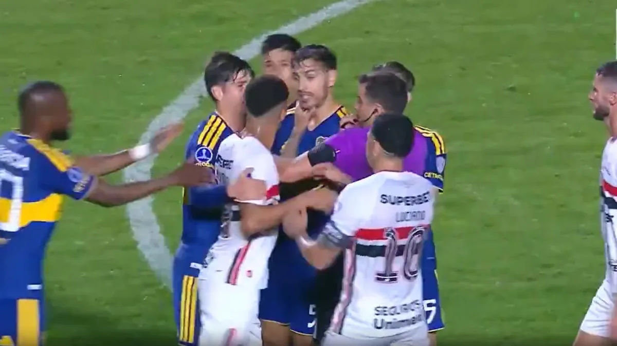 Qué pasó en el Morumbí: gritos, empujones, golpes y la locura de San Pablo contra Leandro Paredes