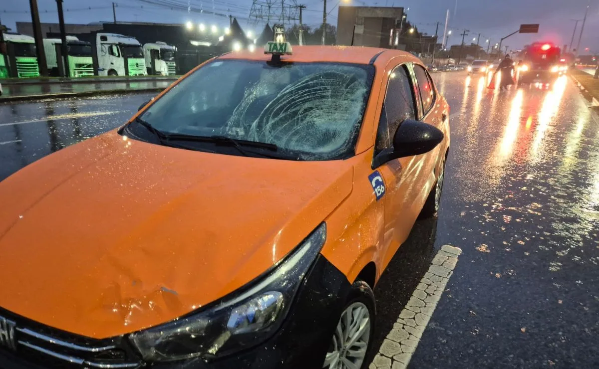 Pedestre fica gravemente ferido ao ser atropelado por táxi na Linha Verde, em Curitiba: “Quando vi, estava em cima”