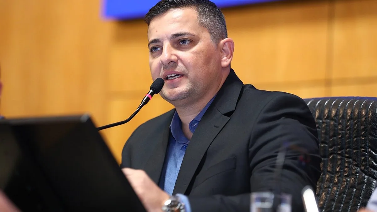 Candidato com 1% em pesquisa tenta furar corte de emissora, mas TRE-ES barra sabatina ao vivo