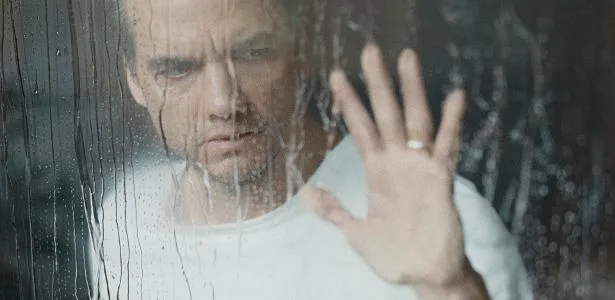 Wagner Moura cumpre a expectativa em "A Última Casa", uma odisseia no lar