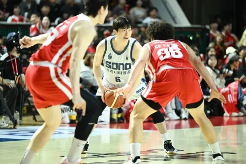 프로농구 SK, 뒤늦은 홈 개막전서 '3점포 16개' 소노에 발목