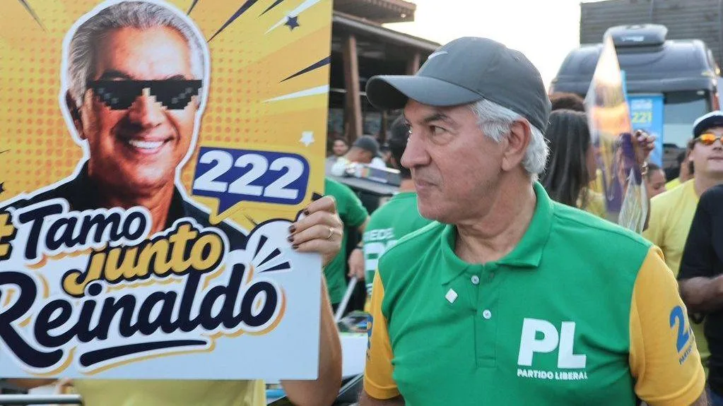 Senador do PL promete dinheiro de emendas a cidades com mais votos em Flávio: especialistas veem indício de crime eleitoral