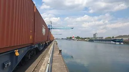 "Un lent déclin" : à cause de la sécheresse, les porte-conteneurs ont disparu du port fluvial de Strasbourg