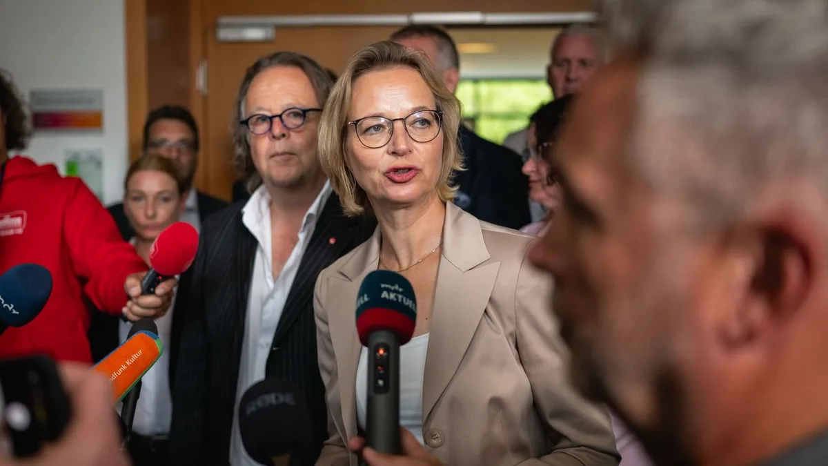Termin 6. September: BSW-Länderchefs fordern: Thüringer Parteitag verschieben
