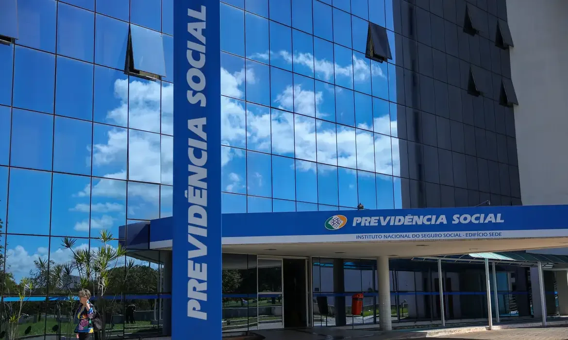 Servidor do INSS na Bahia é afastado suspeito de receber dinheiro para alterar perícias