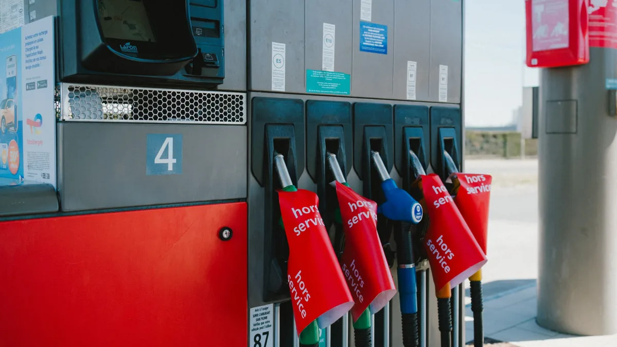 Elles devaient s'arrêter le 31 août: le gouvernement réfléchit à prolonger les aides carburants aux entreprises les plus touchées
