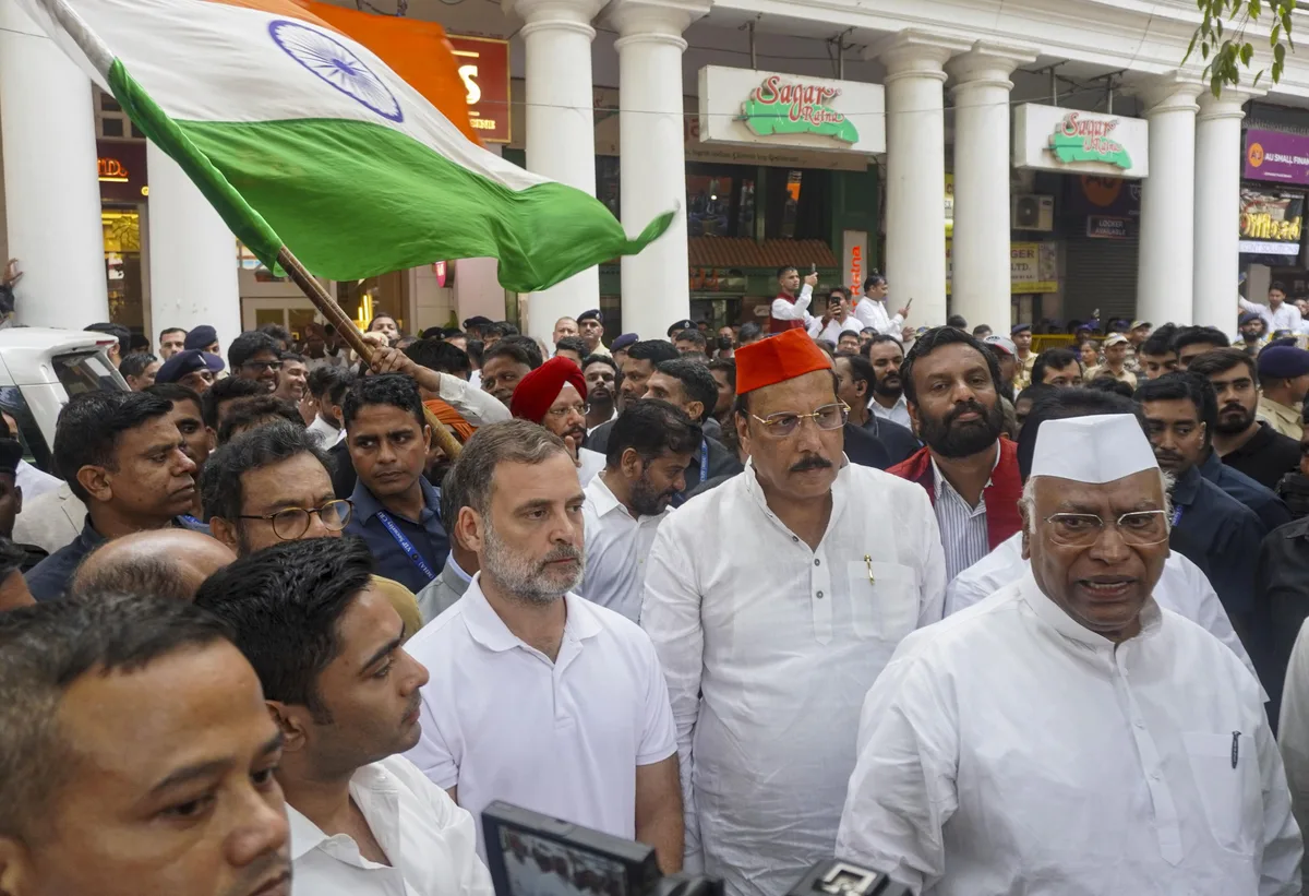 INDIA bloc leaders to meet President Murmu at 8 pm amid row over SIR