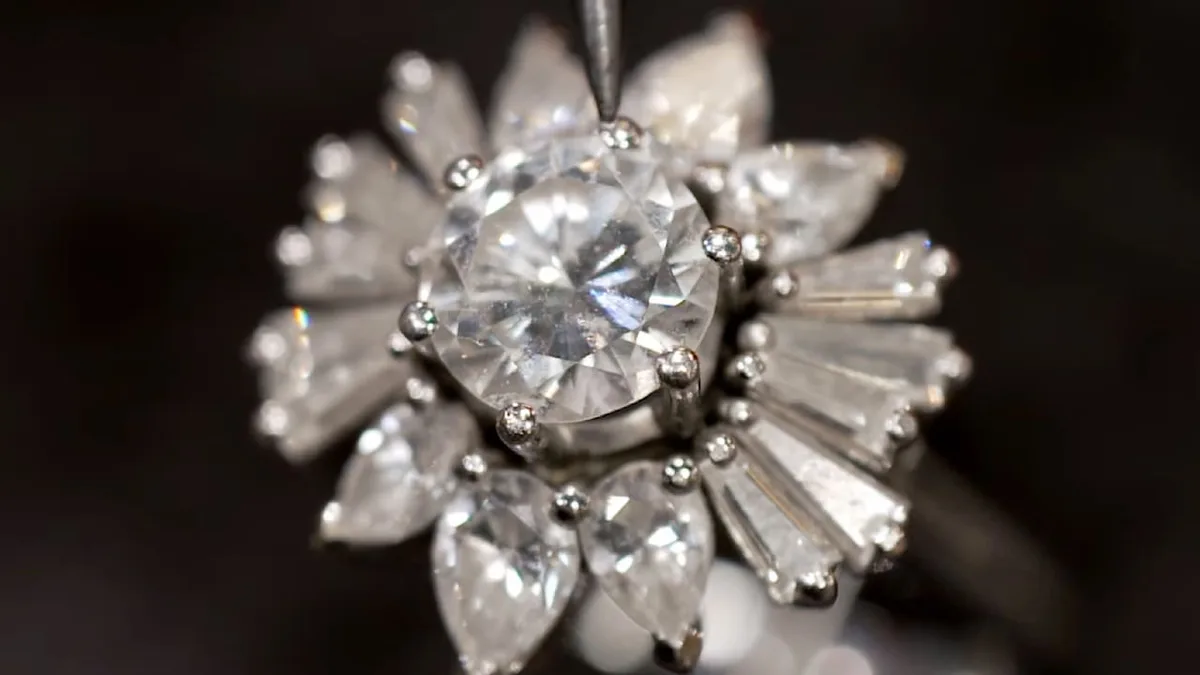 „Bares für Rares“ am 27. August 2026 - Diamantring so wertvoll wie ein Luxusauto