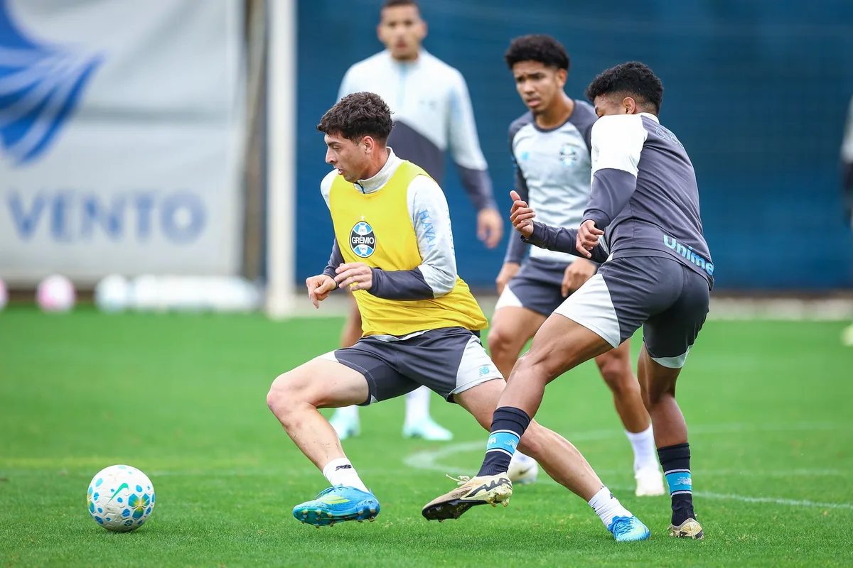 Grêmio prepara time para o Gre-Nal com mudanças em pelo menos dois setores; veja situação