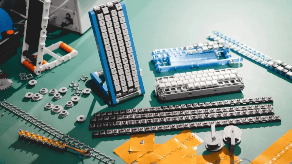 Teclado vertical? Google Japão desenvolve teclado automático que pode ser usado com uma mão só