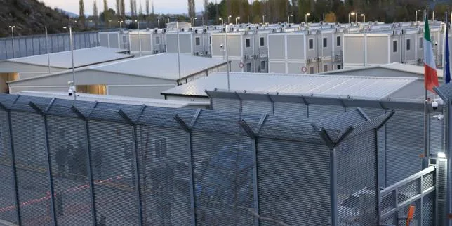 Les sites de détention italiens en Albanie favorisent des « atteintes à l’Etat de droit », accuse Amnesty International