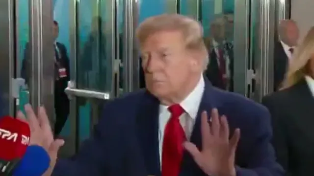 Donald Trump repreende repórter da CNN: "Não deveria estar aqui"