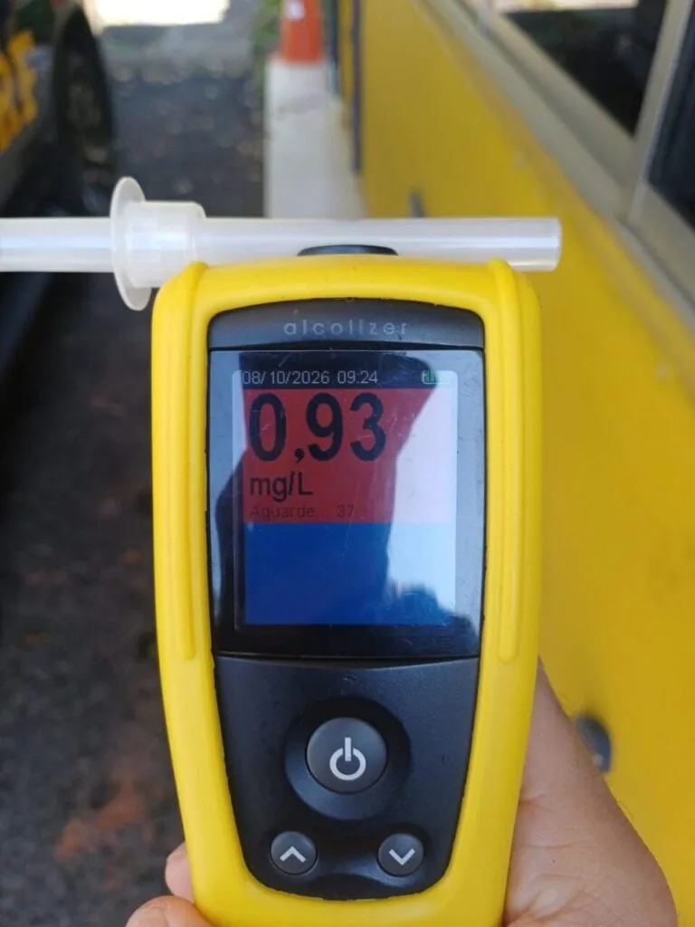 Às vésperas do início do feriado, motorista de é flagrado dirigindo carreta alcoolizado no Paraná