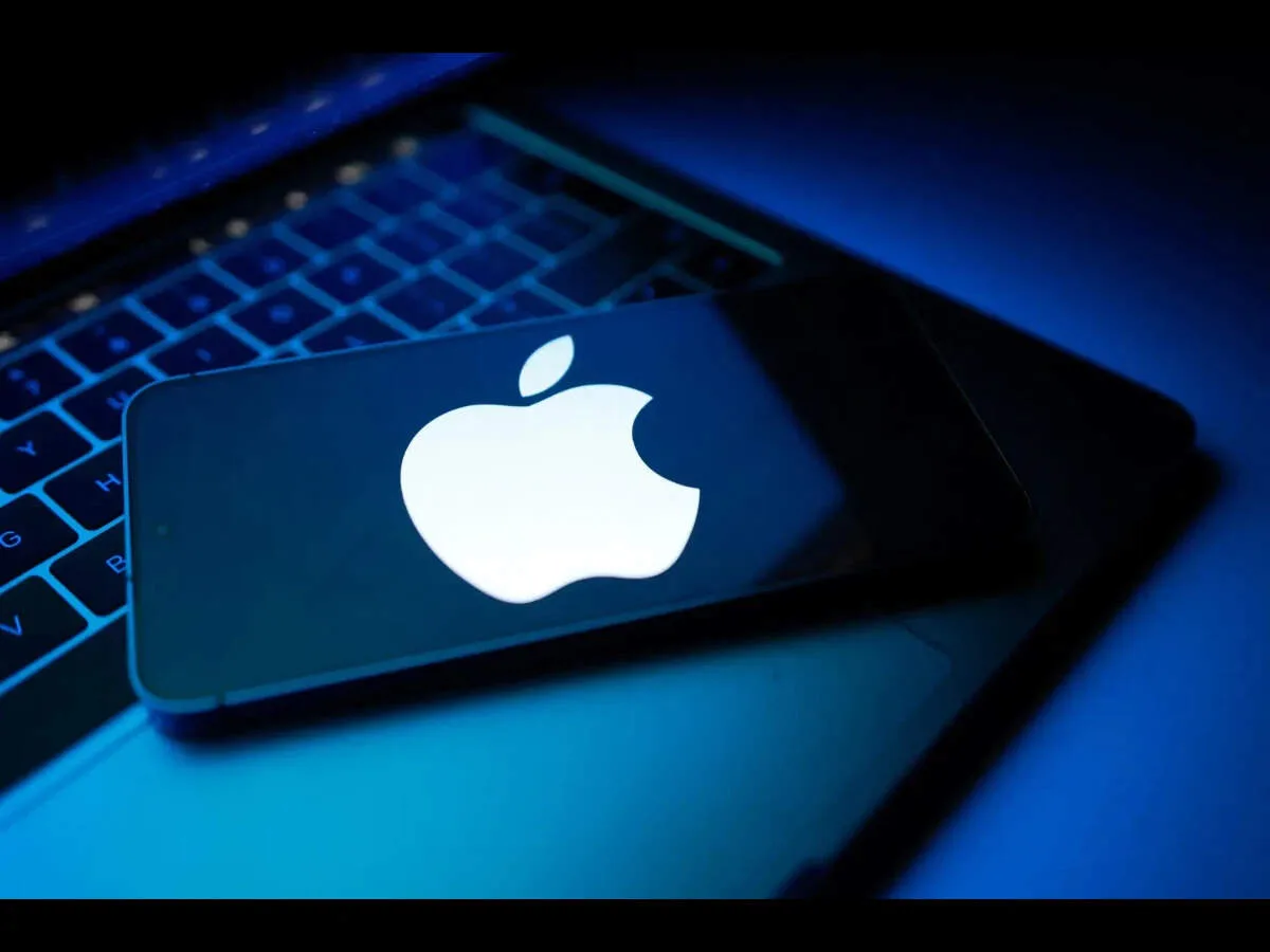 Apple changes fees for alternative app stores in EU